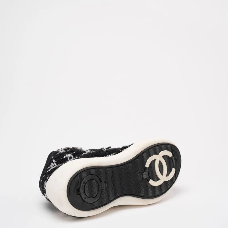 Chanel Black Tweed CC High Top Snow Sneakers Größe 39 ½