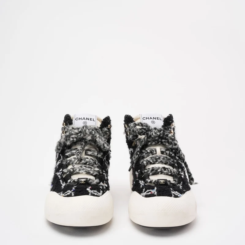Chanel Black Tweed CC High Top Snow Sneakers Größe 39 ½
