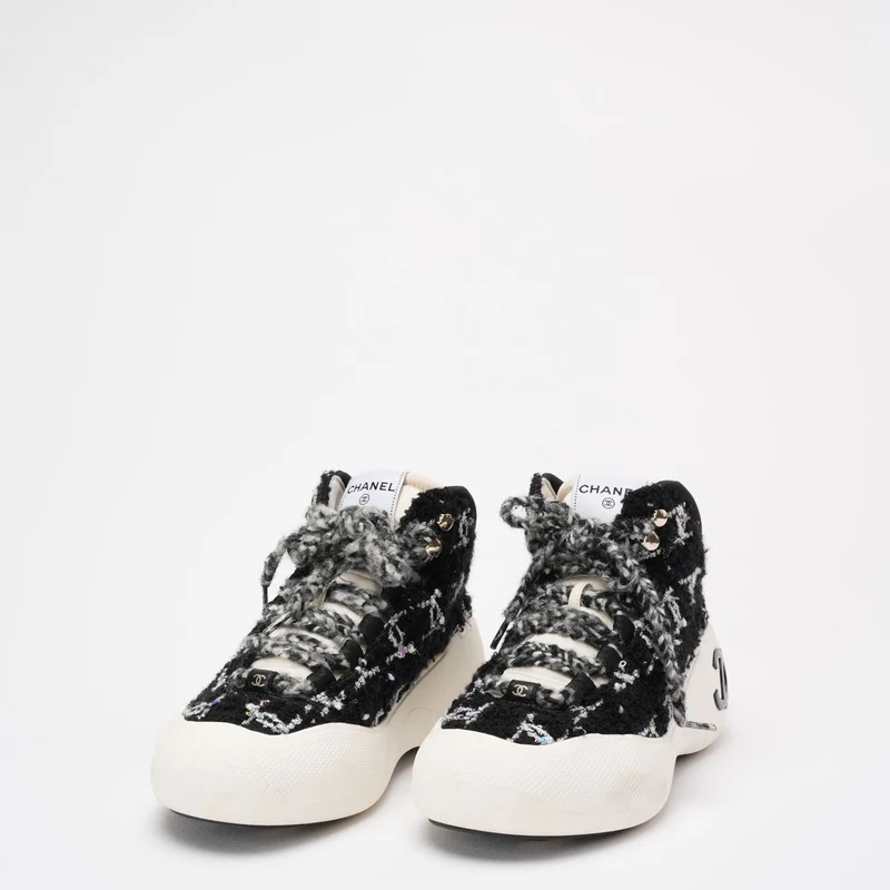 Chanel Black Tweed CC High Top Snow Sneakers Größe 39 ½