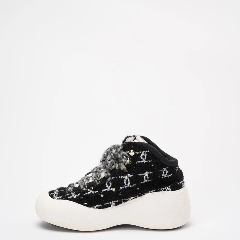 Chanel Black Tweed CC High Top Snow Sneakers Größe 39 ½