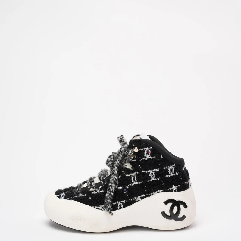 Chanel Black Tweed CC High Top Snow Sneakers Größe 39 ½