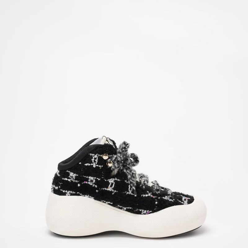 Chanel Black Tweed CC High Top Snow Sneakers Größe 39 ½