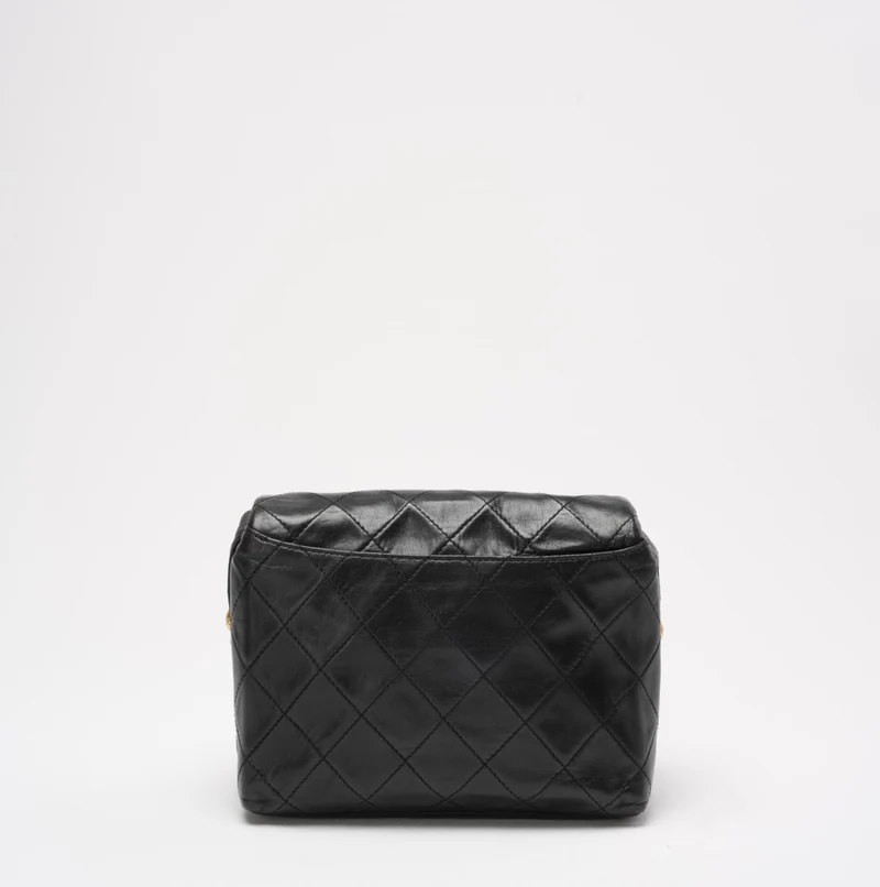 Chanel Vintage Schultertasche aus schwarzem Lammleder
