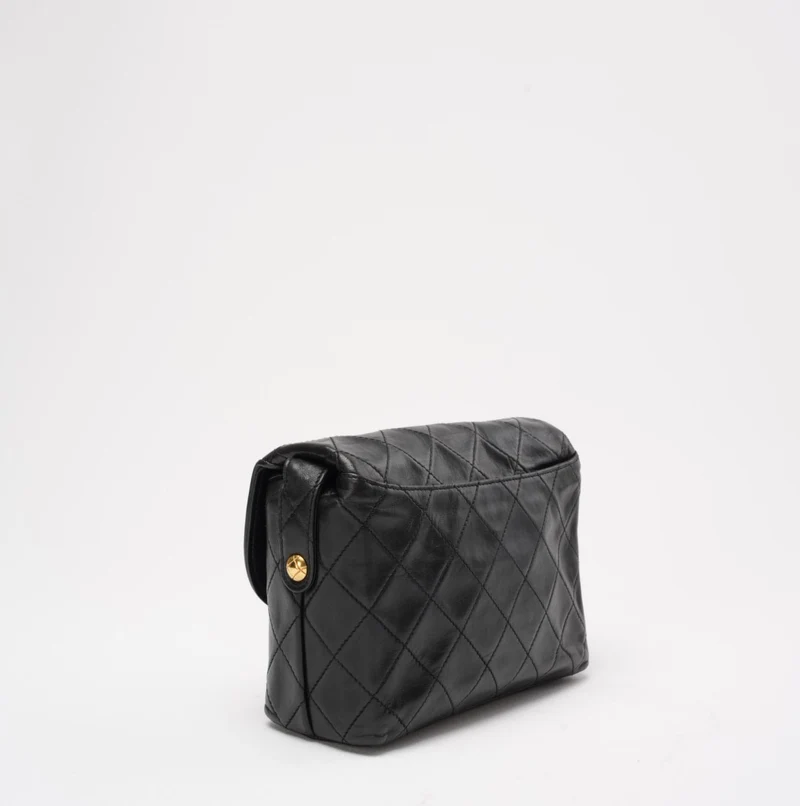 Chanel Vintage Schultertasche aus schwarzem Lammleder