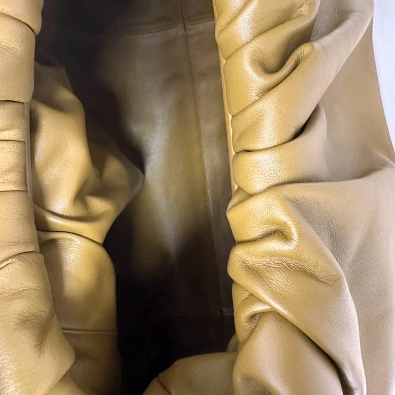 Bottega Veneta Schultertasche in Braun