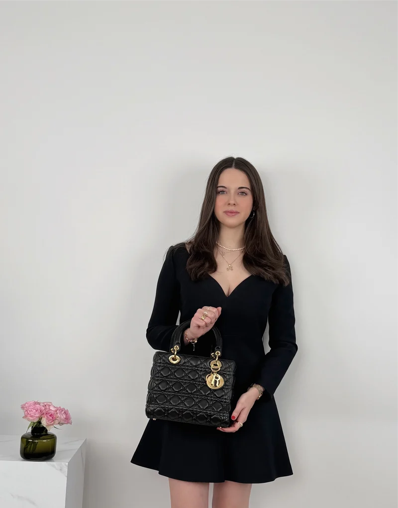 Christian Dior Schwarze mittelgroße Lady Dior Tasche aus Cannage-Lammleder mit goldenen Beschlägen