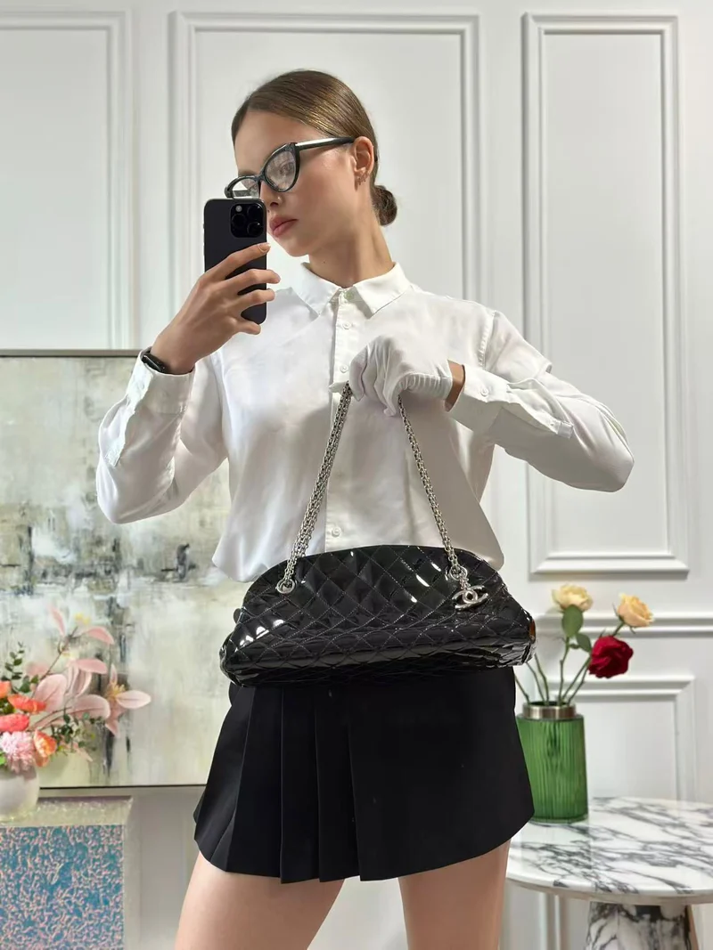 Chanel Just Mademoiselle Umhängetasche Schwarz