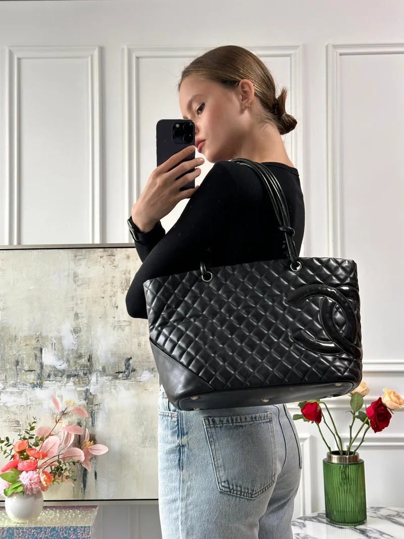 Chanel Black Cambon Tragetasche 2010-2011