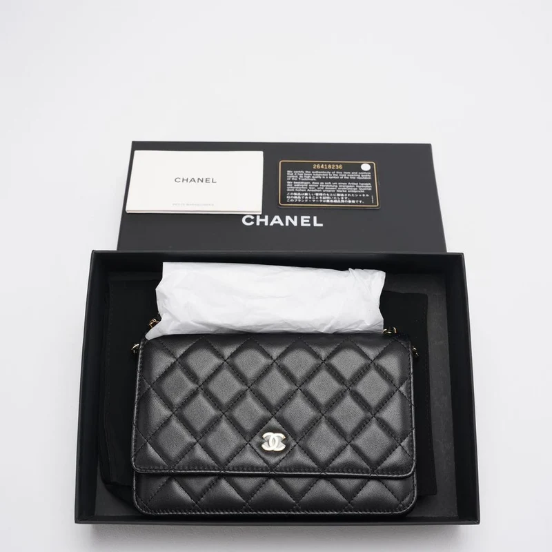 Chanel Wallet On Chain (WOC) Schwarze Tasche aus Lammleder mit goldenen Beschlägen 2018