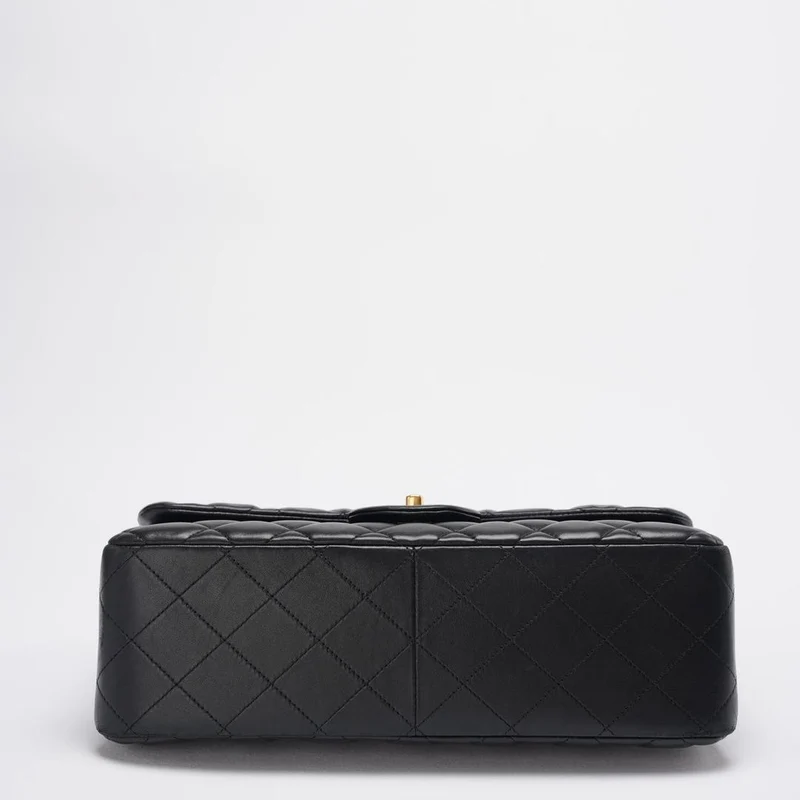 Chanel Timeless Classic Flap Bag Schwarzes Jumbo-Steppleder Goldbeschläge