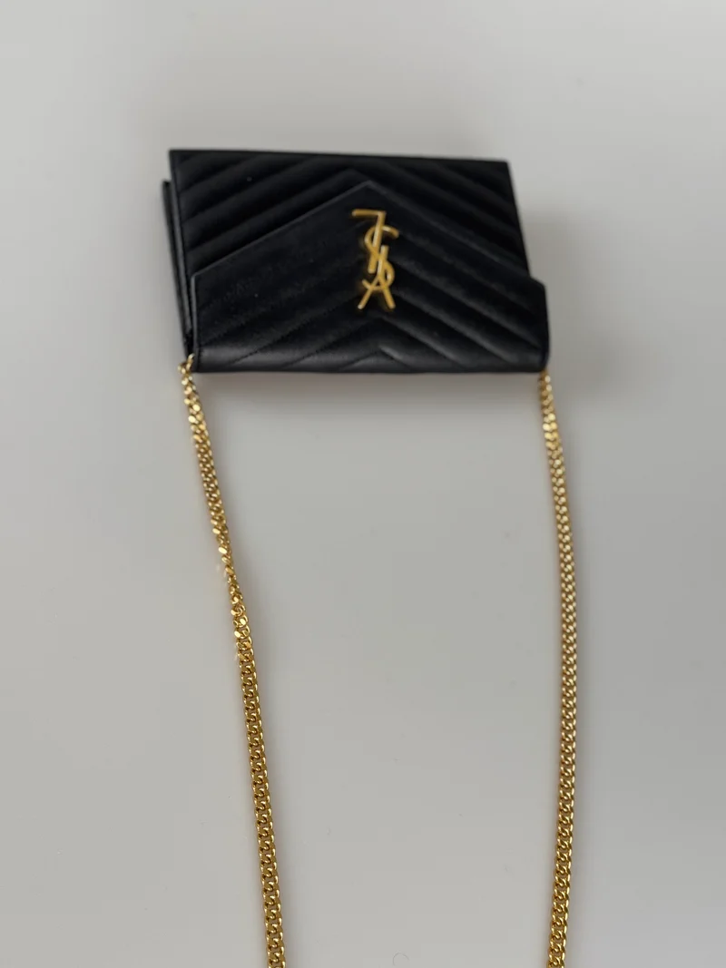 Saint Laurent YSL Chain Wallet Monogramm Nero Wallet auf einer Kettentasche