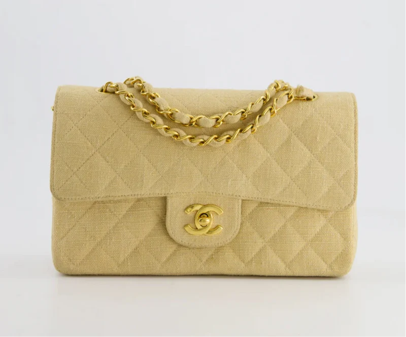 Chanel Vintage Beige kleine Stofftasche mit Doppelklappe und 24 Karat Goldbeschlägen
