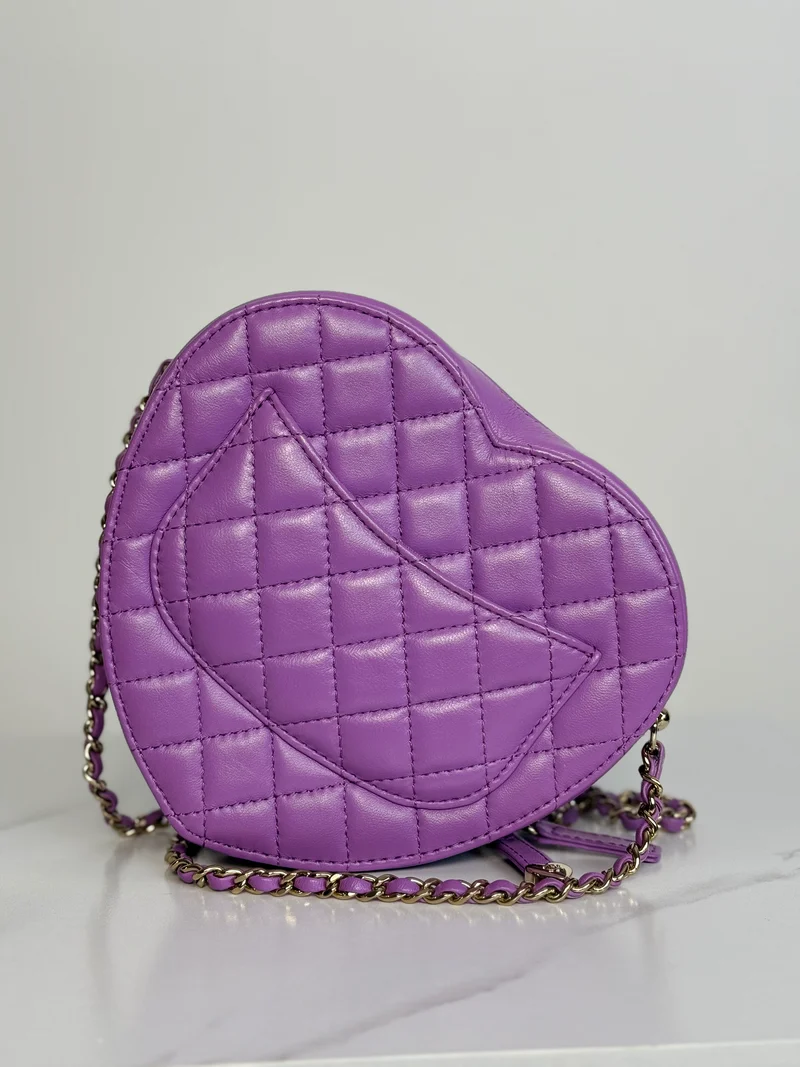 Chanel Große Herztasche Lila Lammleder Gold Hardware 2022