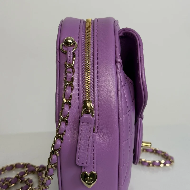 Chanel Große Herztasche Lila Lammleder Gold Hardware 2022