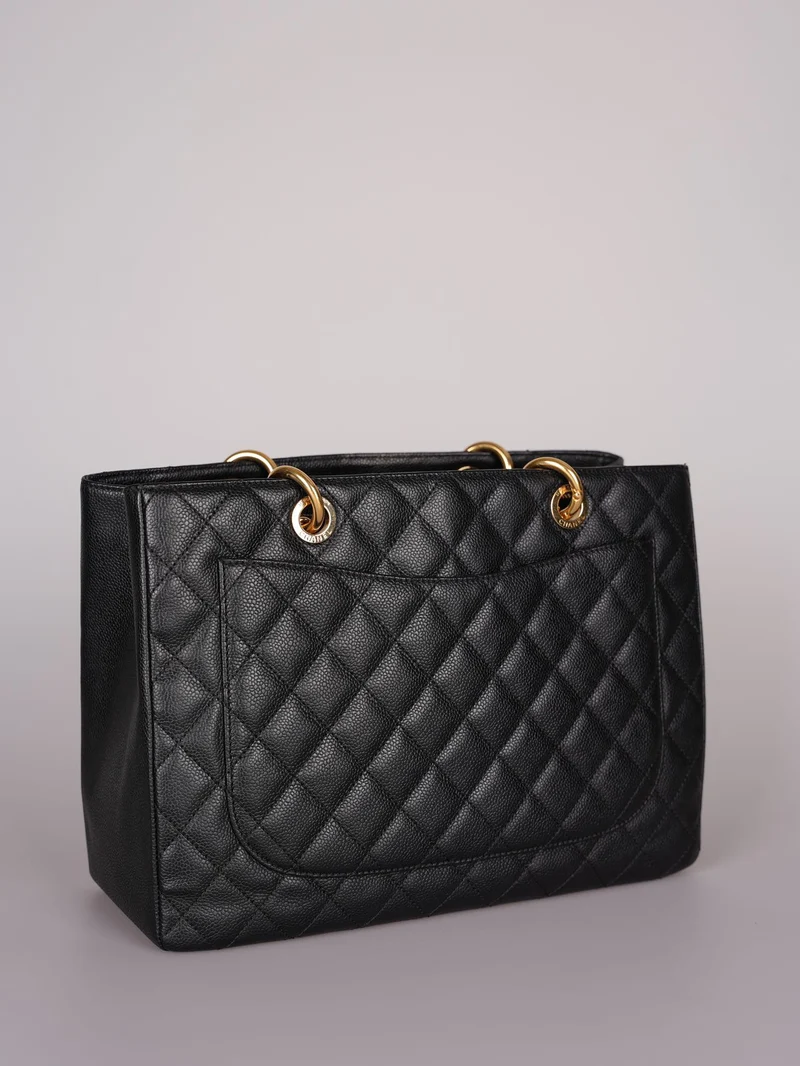 Chanel GST – Mittlere schwarze Tragetasche aus gestepptem Kaviarleder mit goldenen Beschlägen