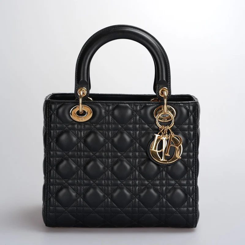Christian Dior Schwarze mittelgroße Lady Dior Tasche aus Cannage-Lammleder mit goldenen Beschlägen