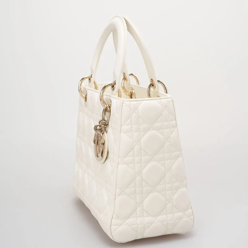 Christian Dior Weiße mittelgroße Lady Dior Tasche aus Cannage-Lammleder mit goldenen Beschlägen