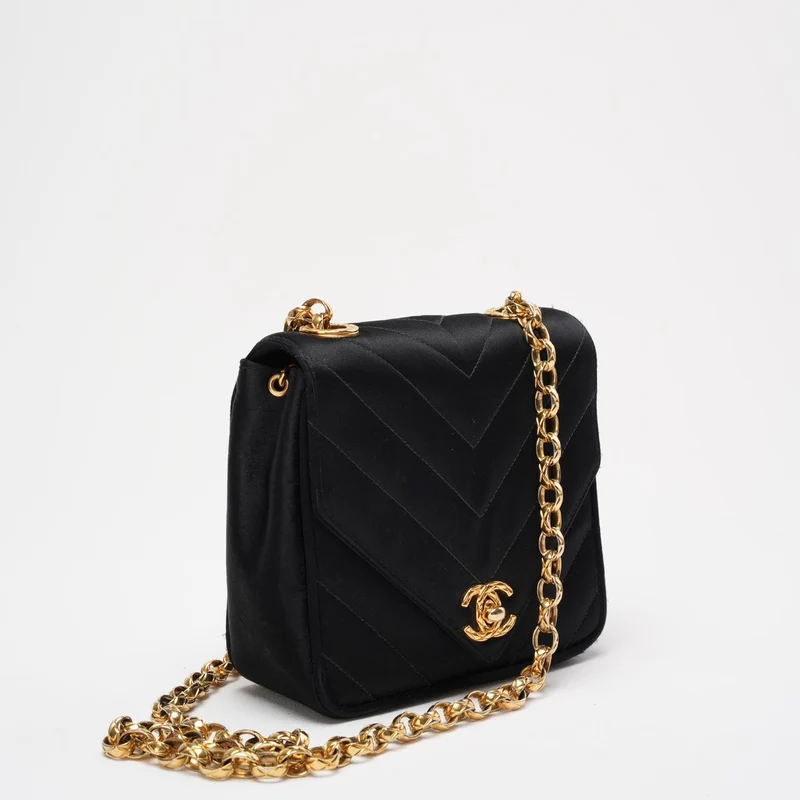 Chanel Timeless Chevron Mini Square Seide Dunkelblau