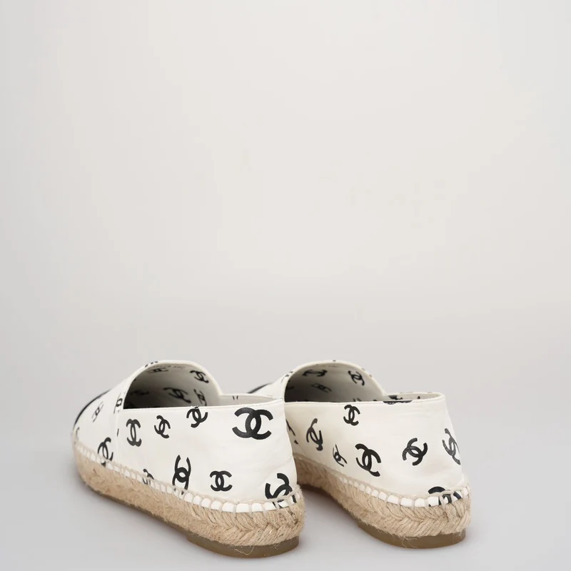 Chanel Coco Beach Espadrilles aus Lammfell mit Aufdruck in Weiß und Schwarz, Größe 40
