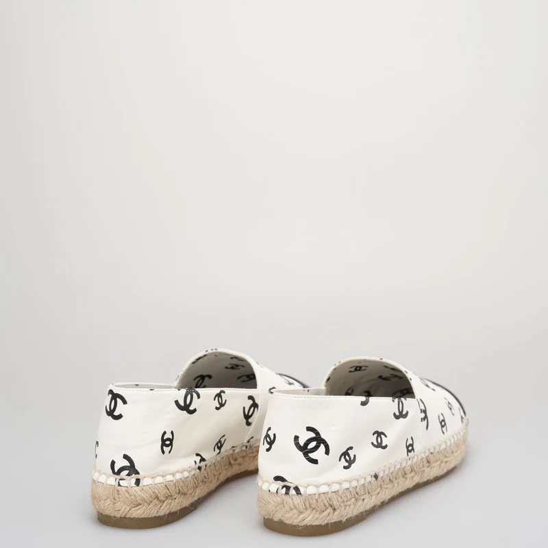 Chanel Coco Beach Espadrilles aus Lammfell mit Aufdruck in Weiß und Schwarz, Größe 40
