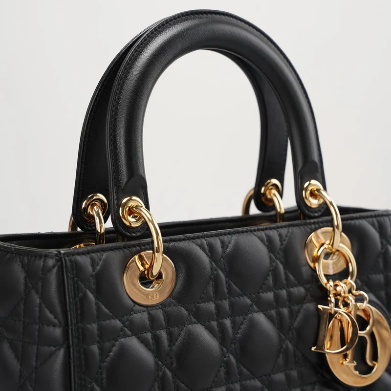 Dior Schwarze Lady Dior Tasche aus mittelgroßem Cannage-Lammleder mit goldenen Beschlägen ab 2016