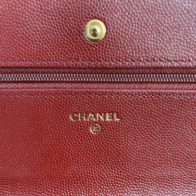 Chanel Burgunderrote Geldbörse an der Kette Woc Bag aus Kaviarleder mit goldenen Beschlägen