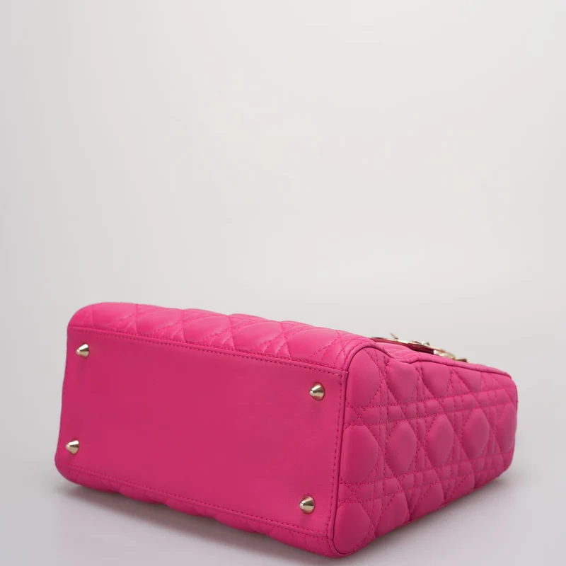 Christian Dior Pink Lady Dior aus Cannage-Lammleder mit goldenen Metallteilen, Größe M