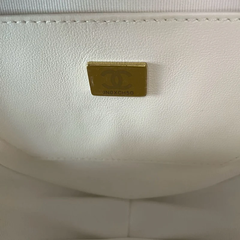 Chanel Big Heart Bag CC in Love Heart Clutch, groß, in Weiß mit champagnergoldenen Beschlägen