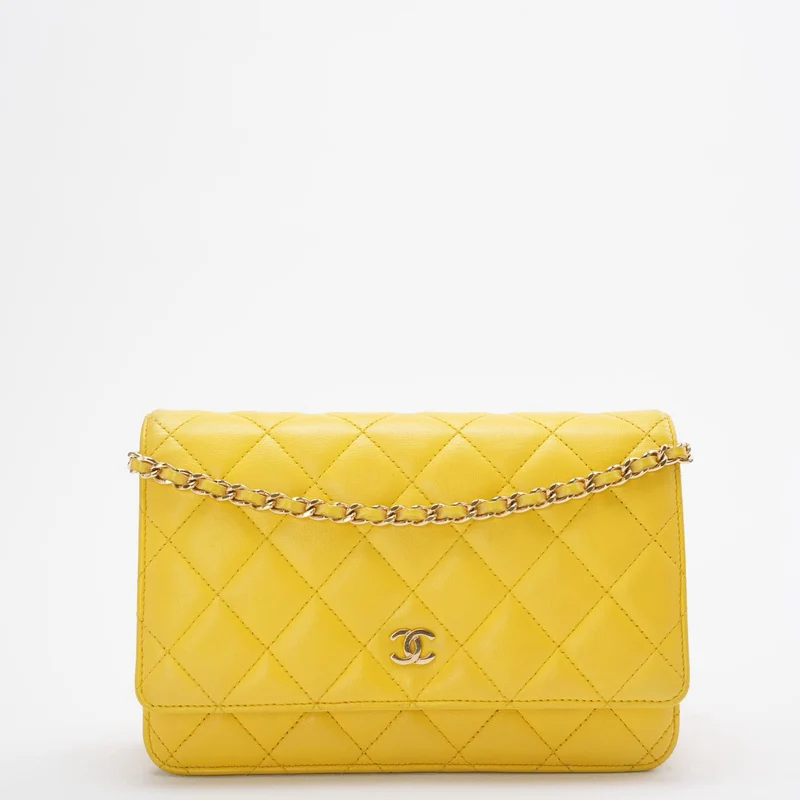 Chanel Geldbörse mit Kette Classic Yellow woc