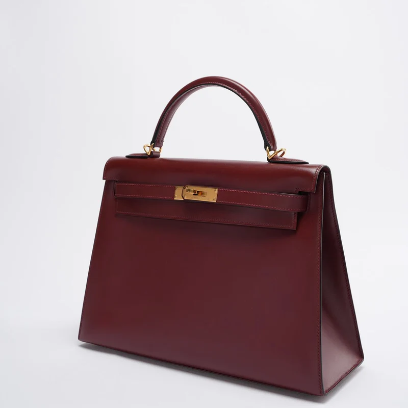 Hermes Kelly 32 Sellier Tasche aus burgunderfarbenem Boxleder mit goldenen Beschlägen von 2004