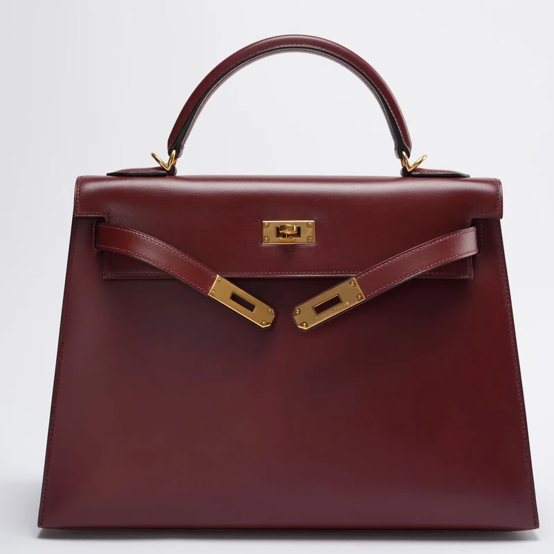 Hermes Kelly 32 Sellier Tasche aus burgunderfarbenem Boxleder mit goldenen Beschlägen von 2004
