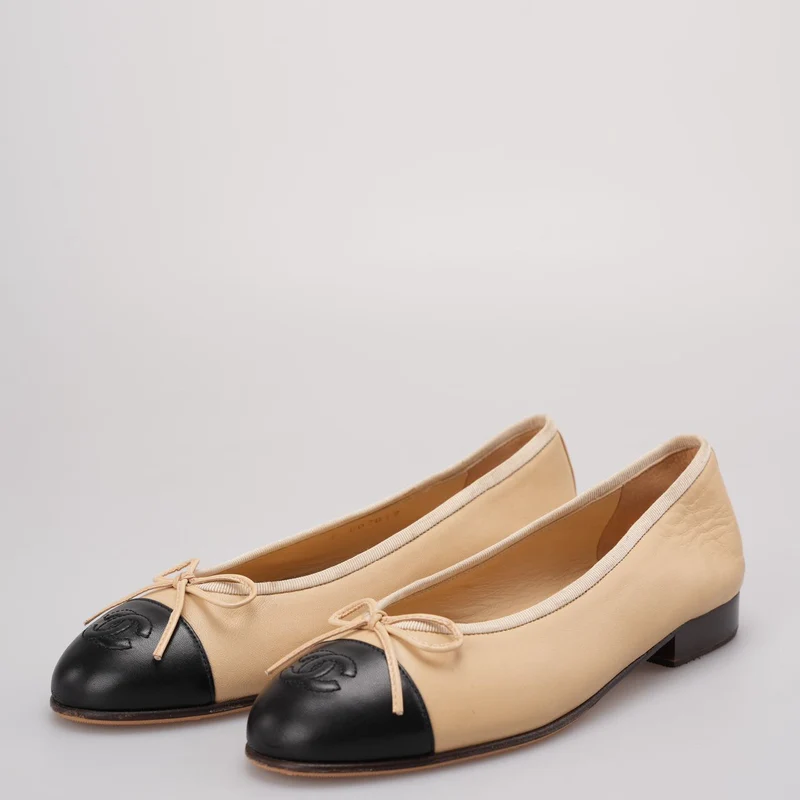 Chanel Classic Ballerinas aus Lammleder in Schwarzbeige, Größe 37