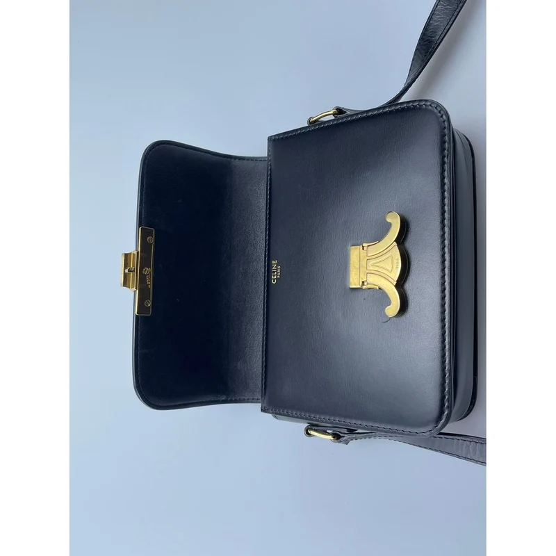 Celine Black Teen Triomphe Tasche aus glänzendem Kalbsleder mit goldenen Beschlägen