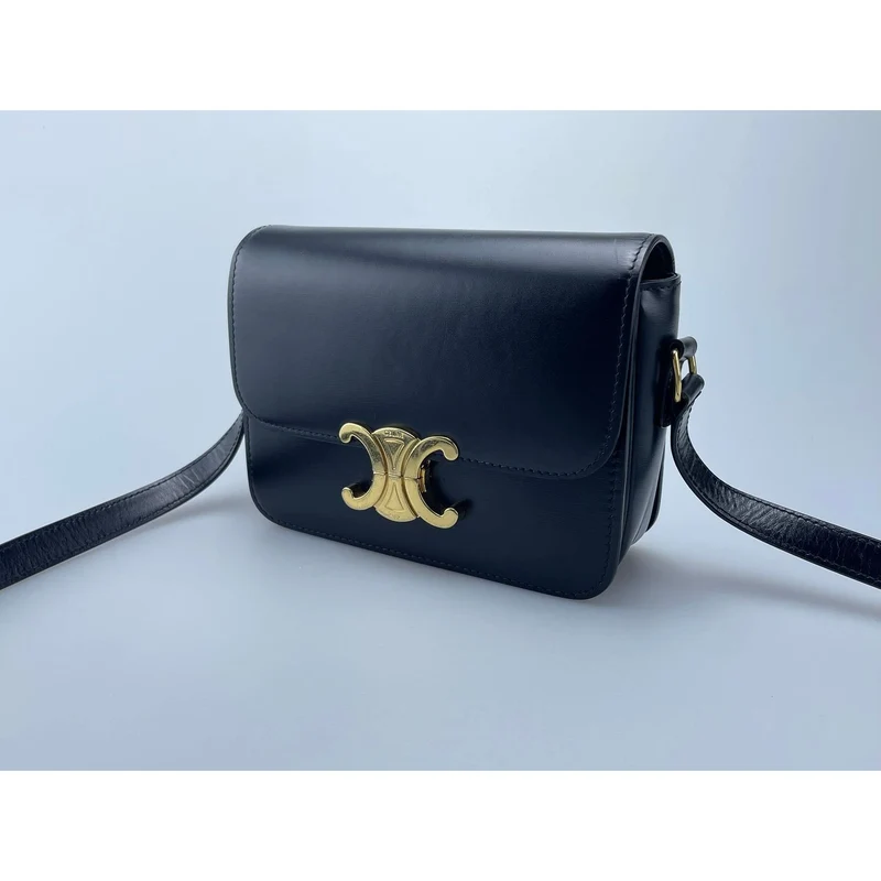 Celine Black Teen Triomphe Tasche aus glänzendem Kalbsleder mit goldenen Beschlägen