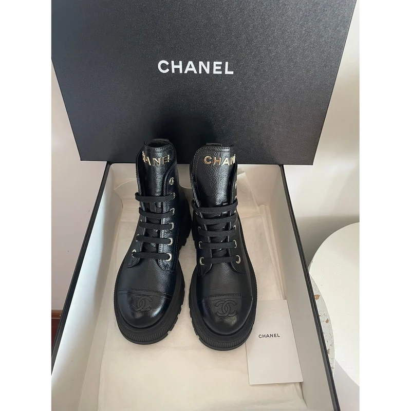 Chanel Stiefel