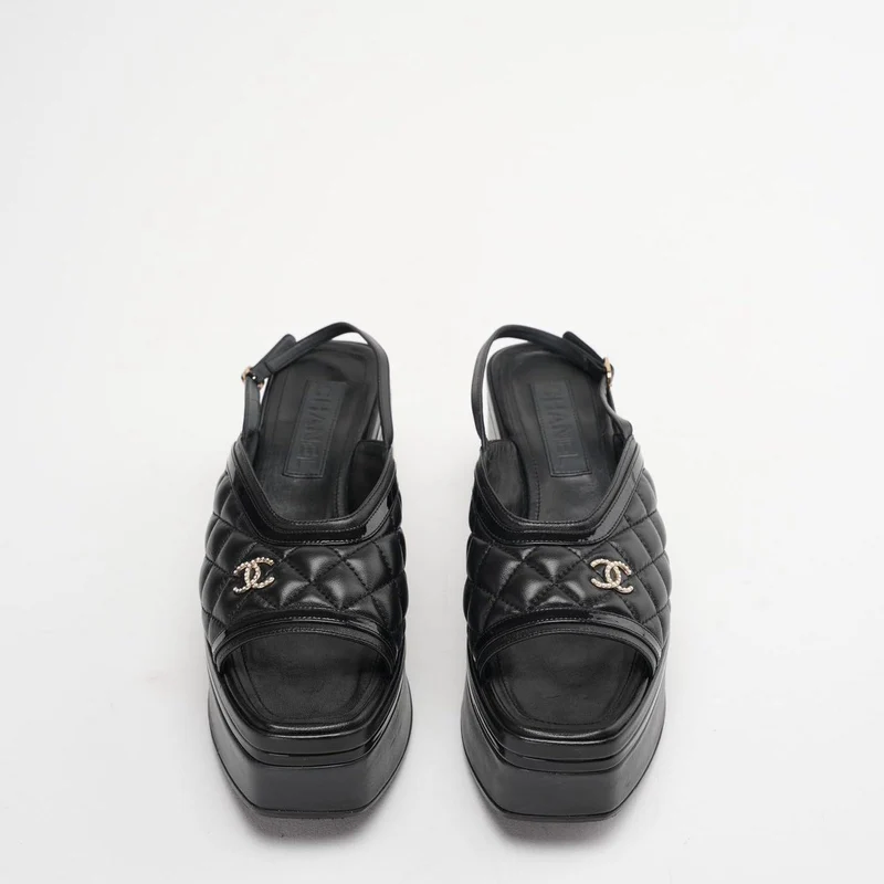 Chanel Schwarze Slingback-Sandalen aus gestepptem Leder, Größe 39