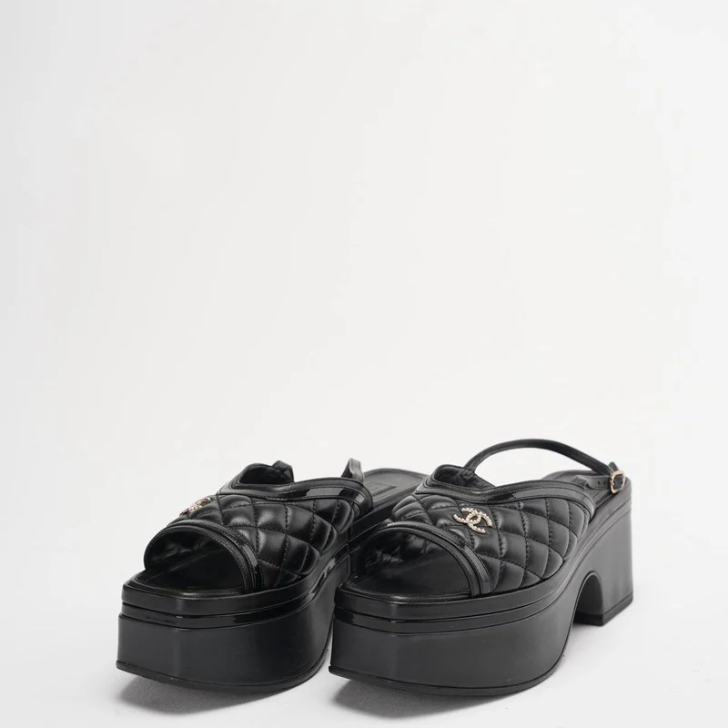 Chanel Schwarze Slingback-Sandalen aus gestepptem Leder, Größe 39
