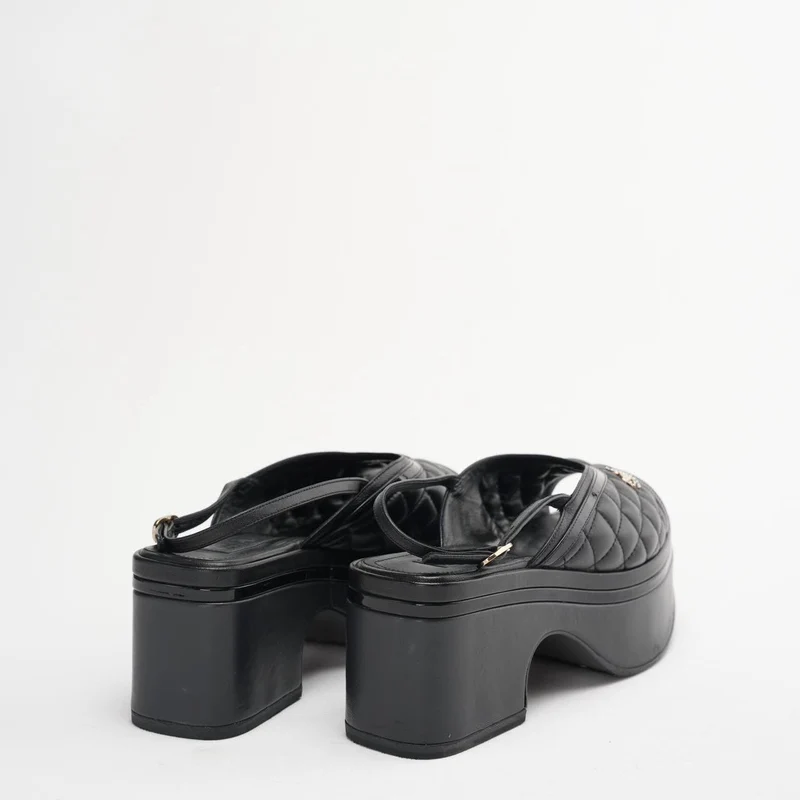 Chanel Schwarze Slingback-Sandalen aus gestepptem Leder, Größe 39