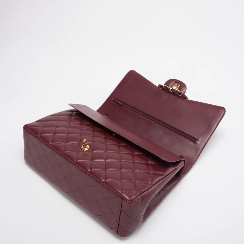 Chanel Burgunderrote zeitlose klassische Flap Bag Maxi Lammleder