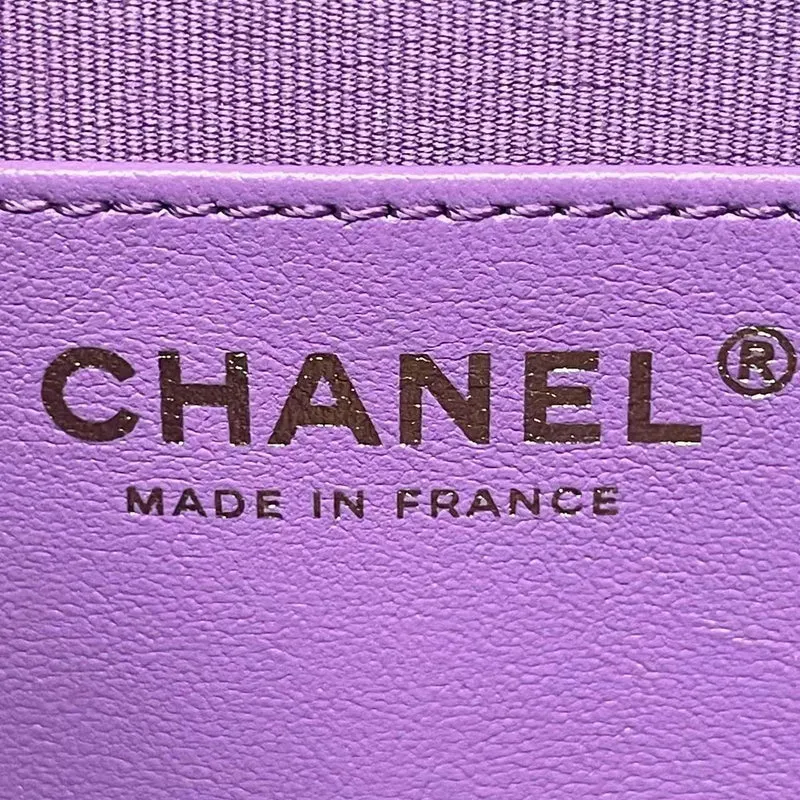 Chanel Lila CC in Love Herz Clutch aus Lammleder 2022