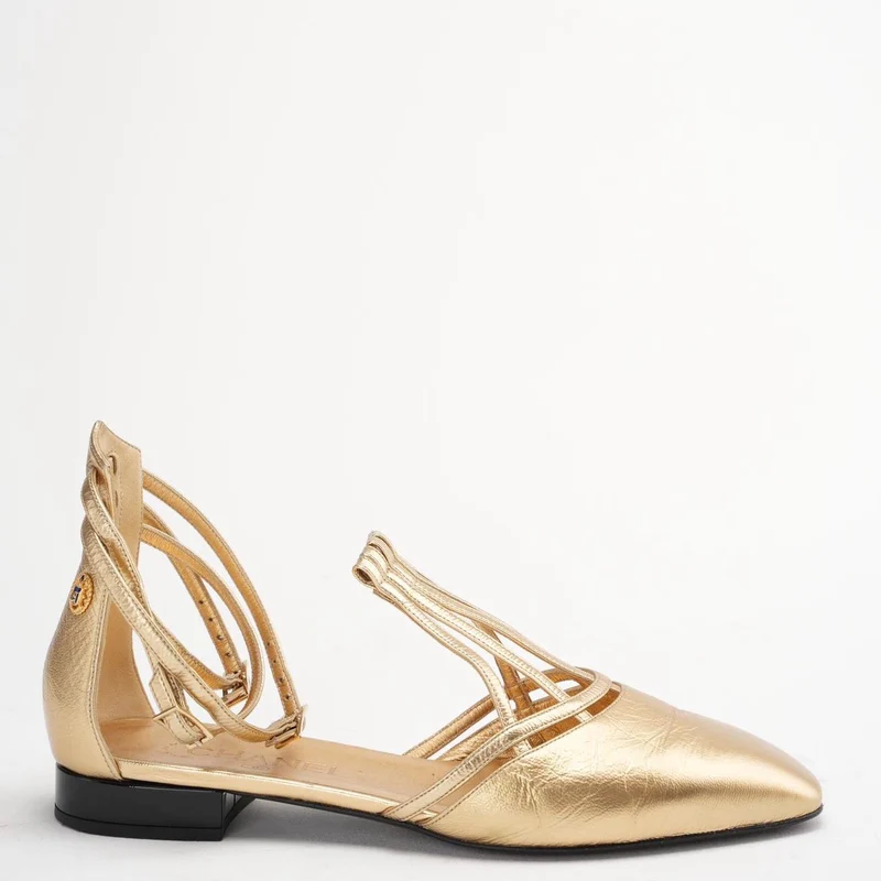 Chanel Gold Metallic Ledersandalen Größe 38C