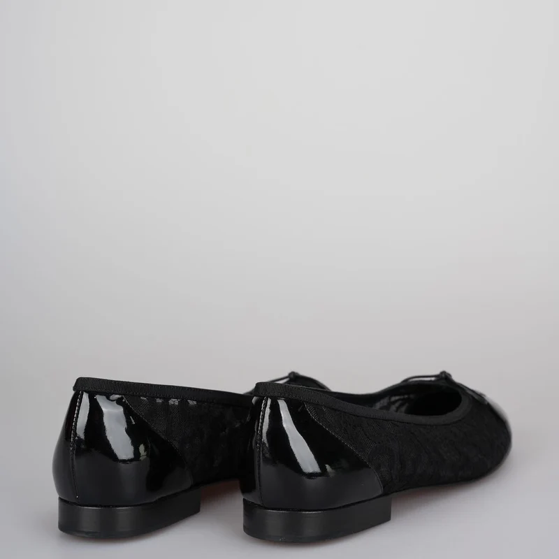 Chanel Ballerinas mit CC-Schleife und Kappe aus schwarzer Spitze und Lackleder, Größe 38