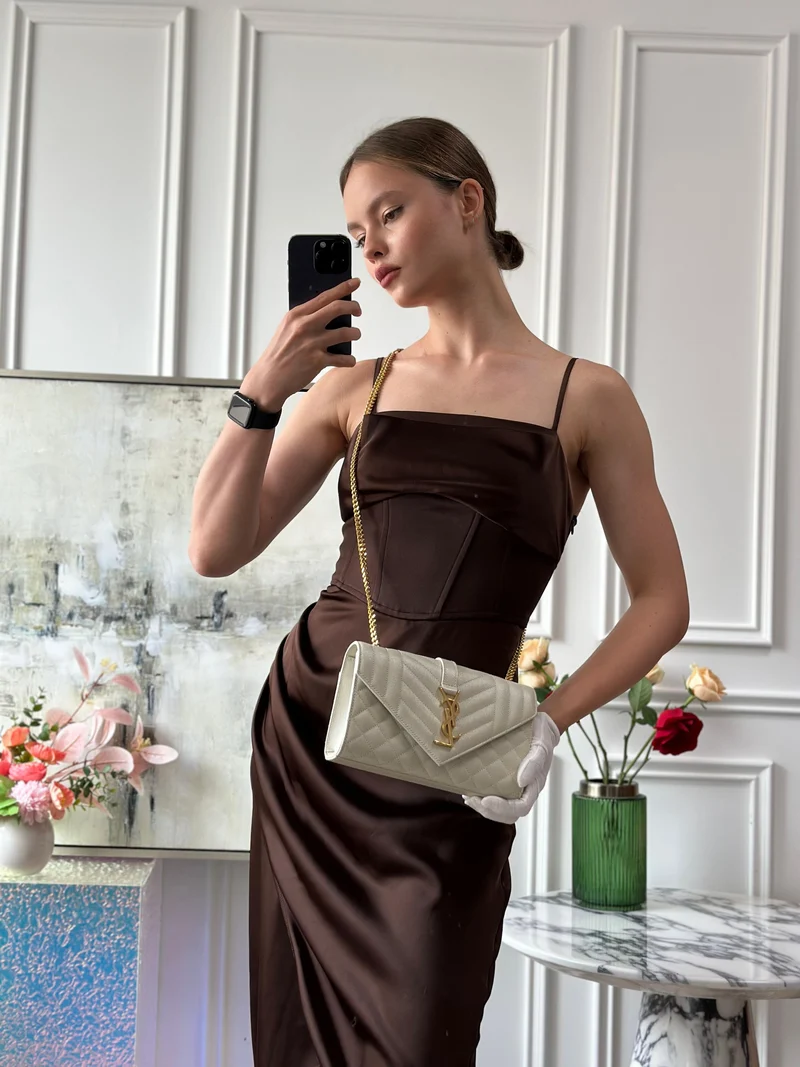 Saint Laurent – ​​Kleine Umhängetasche im Envelope-Stil