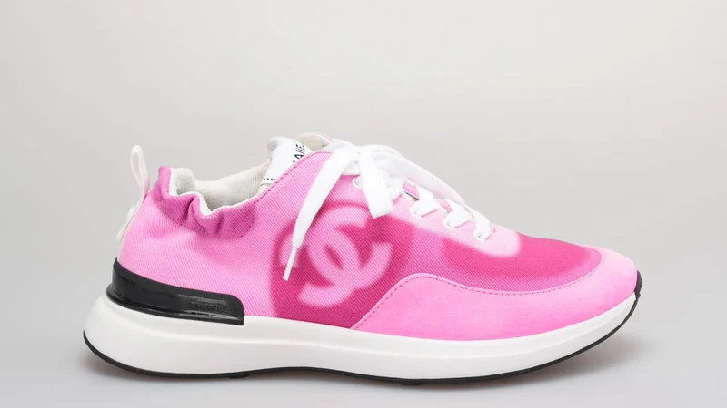 Chanel Denim Wildleder Sneakers in Pink und Weiß Größe 40