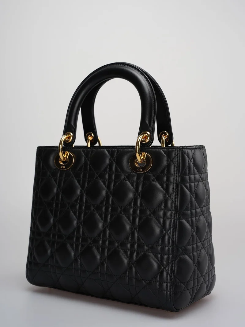 Schwarze mittelgroße Tasche von Christian Dior aus Cannage-Lammleder mit goldenen Beschlägen