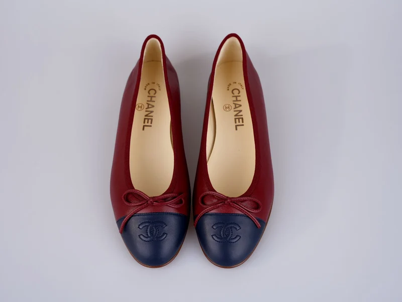 Chanel Ballerinas aus burgunderfarbenem Leder mit CC-Schleife und Kappe, Größe 38.5