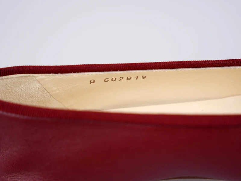 Chanel Ballerinas aus burgunderfarbenem Leder mit CC-Schleife und Kappe, Größe 38.5