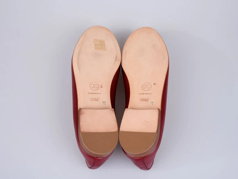 Chanel Ballerinas aus burgunderfarbenem Leder mit CC-Schleife und Kappe, Größe 38.5