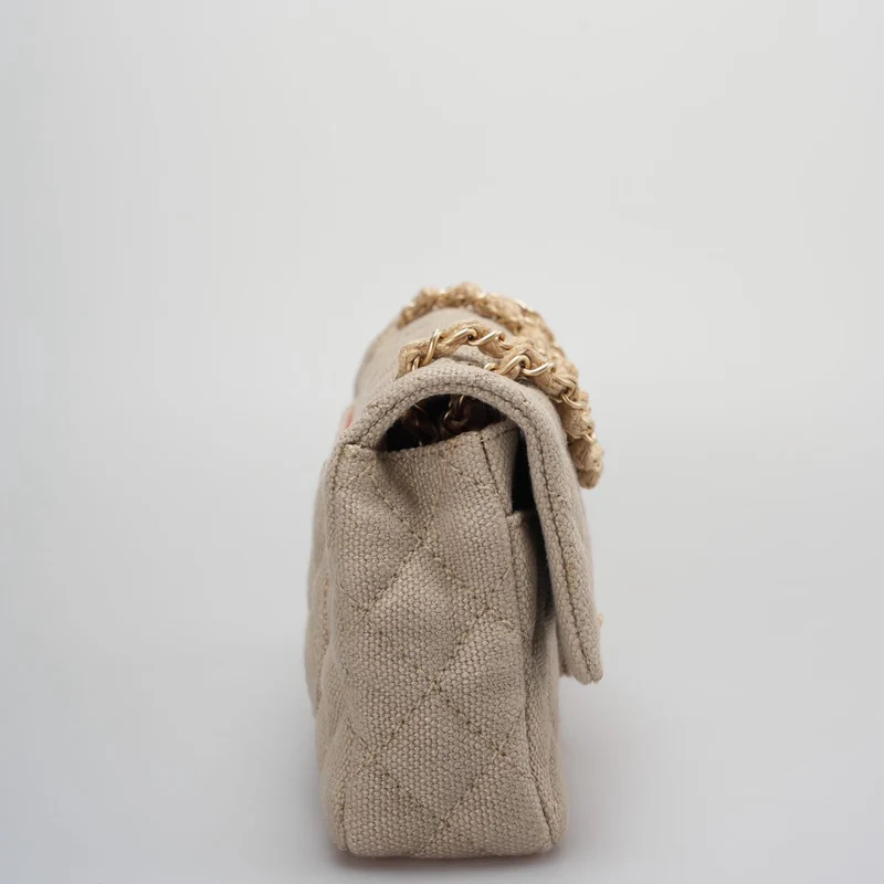 Chanel – Timeless – Gesteppte mittelgroße Klappe aus Leinen in Beige