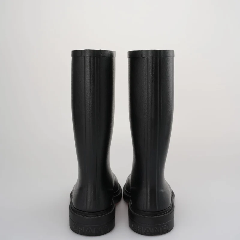 Chanel Classic Regenstiefel in Schwarz und Weiß mit CC-Logo, Größe 39q